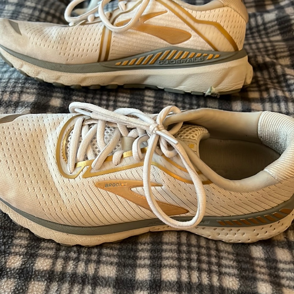 Gently used brooks adrenaline.